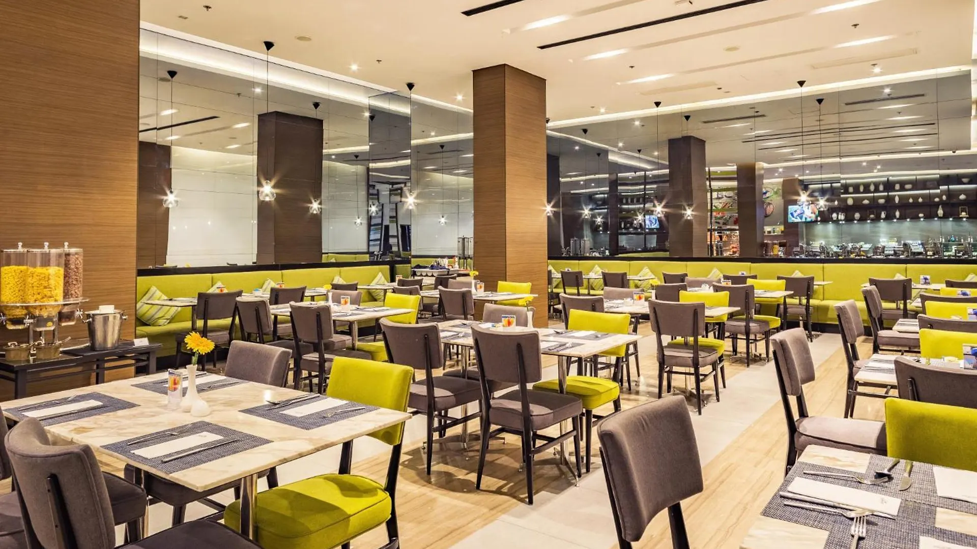 Belmont Hotel Manila Pasay 4*,